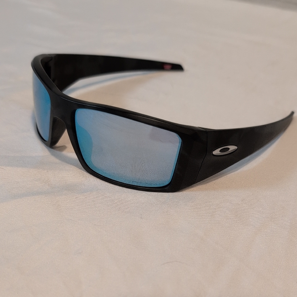 Oakley Heliostat Sunglasses
